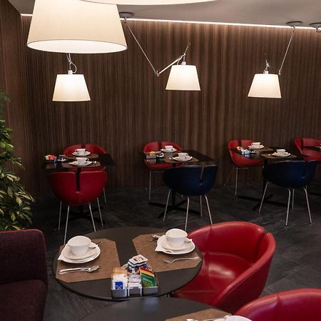 Stendhal Luxury Suites โรม ภายนอก รูปภาพ