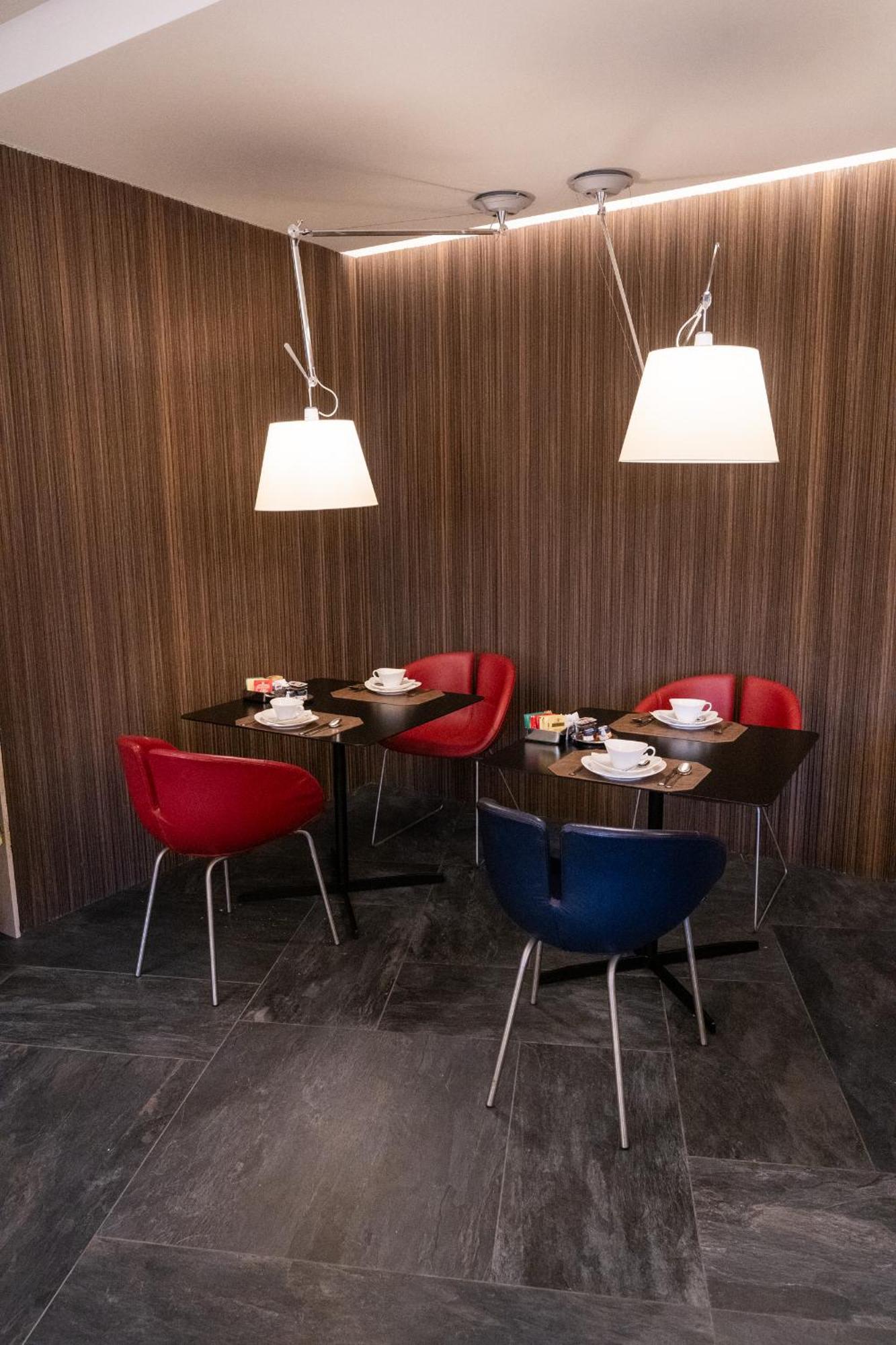 Stendhal Luxury Suites โรม ภายนอก รูปภาพ